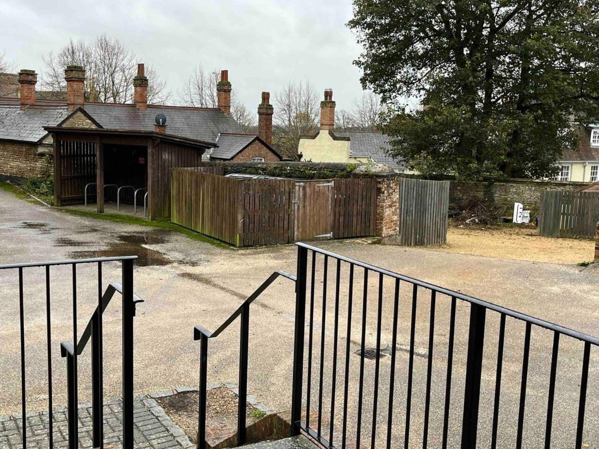 Unique Old Auction House Vila Brackley  Exterior foto